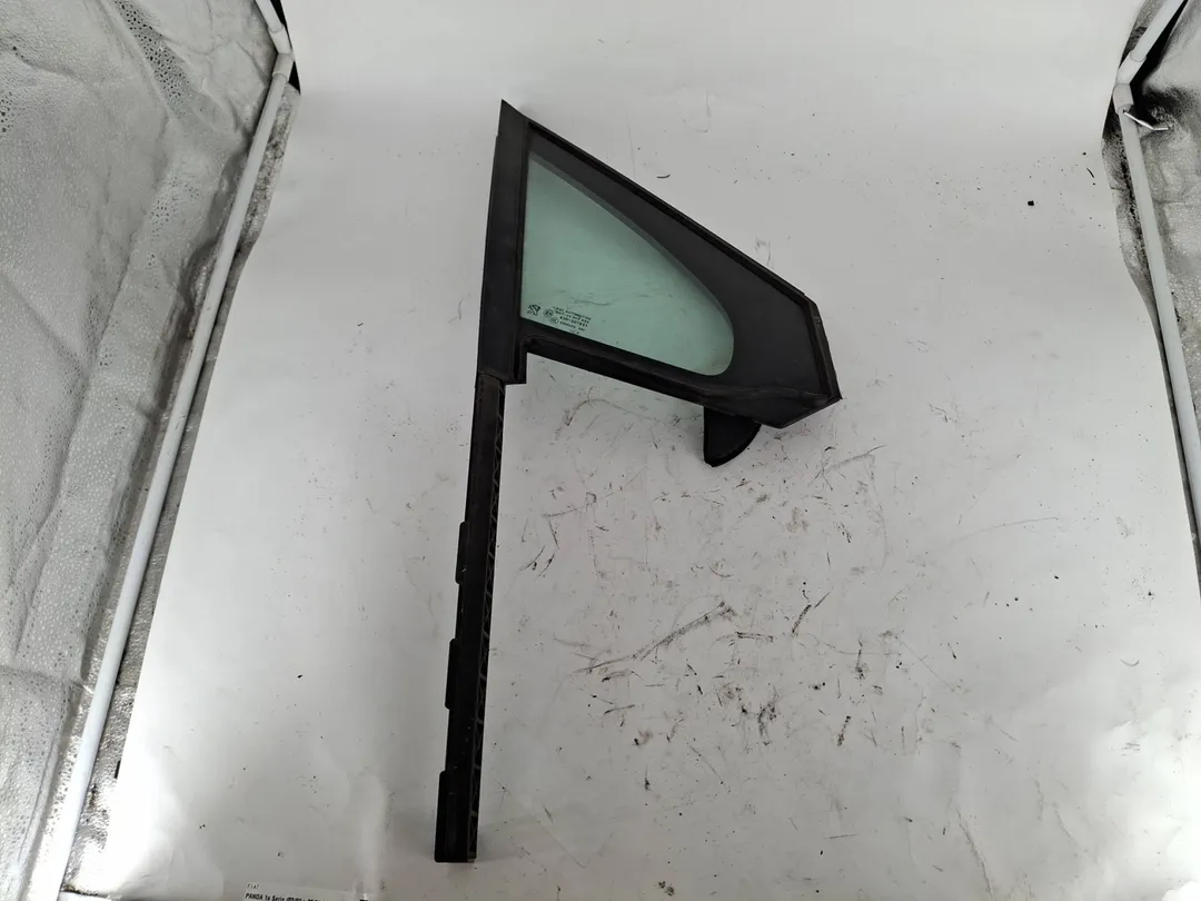 Fisso porta anteriore destro Fisso porta anteriore destro
