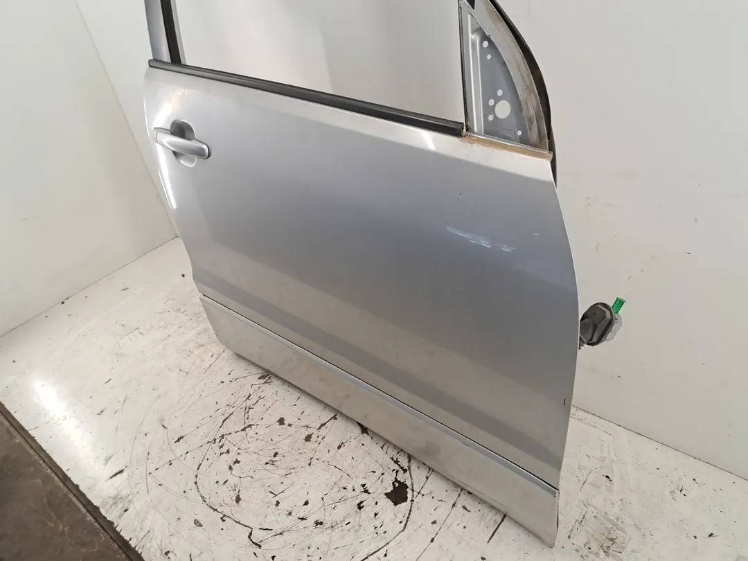 Porta anteriore destro