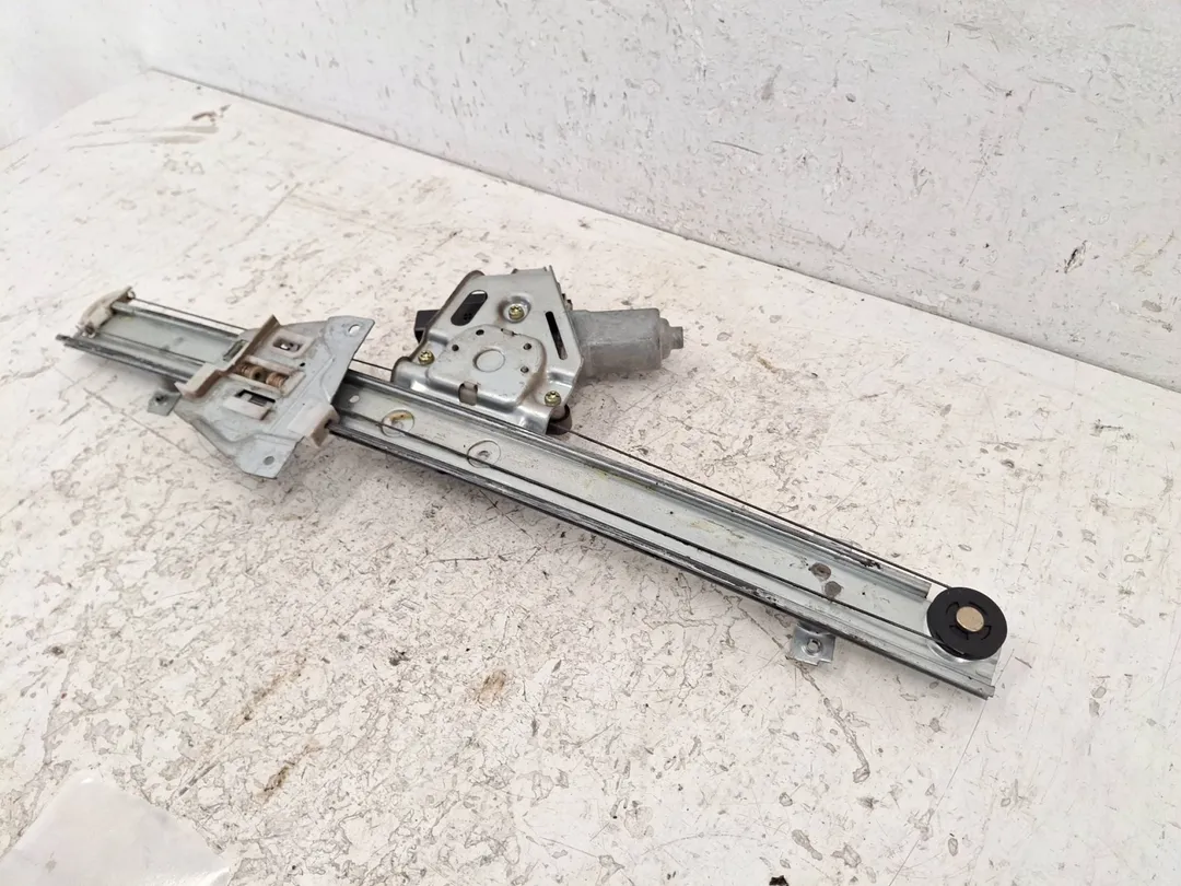 Motorino alzacristallo porta anteriore sinistro Motorino alzacristallo porta anteriore sinistro