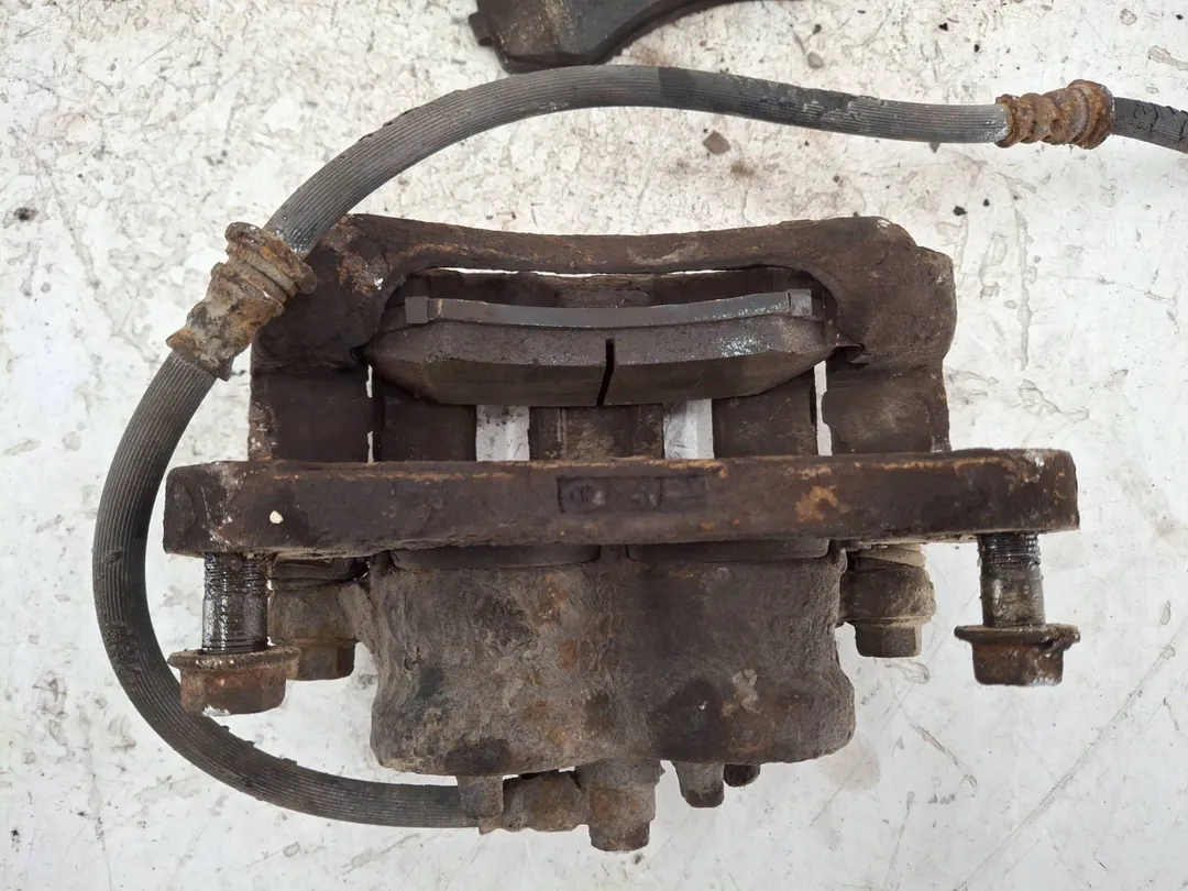 Pinza freno anteriore sinistro Pinza freno anteriore sinistro