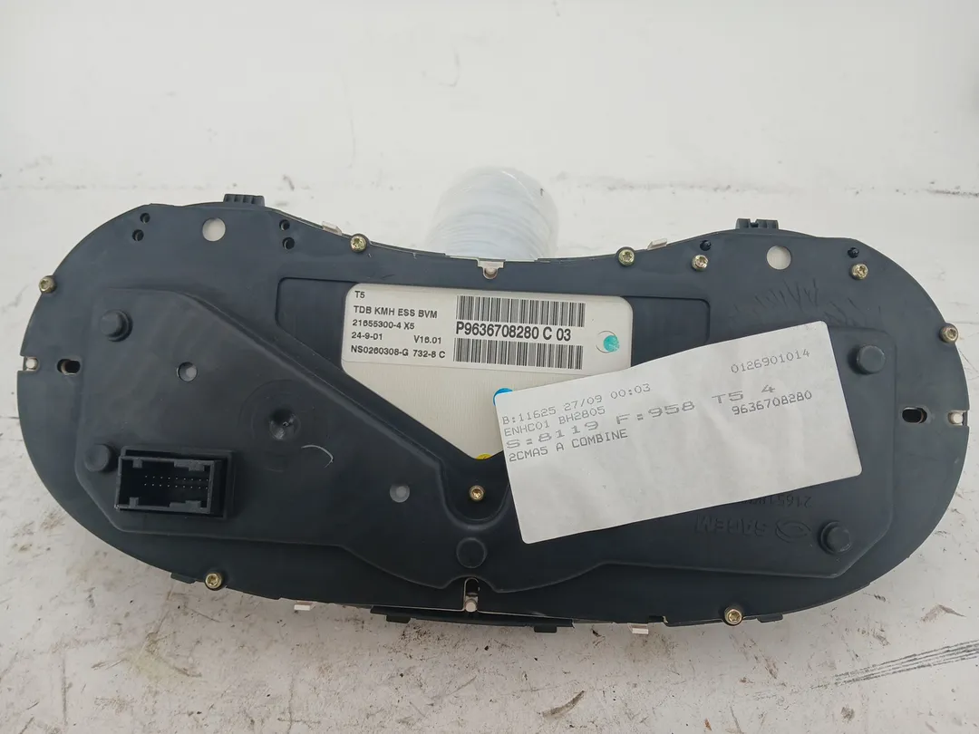 Quadro strumenti contachilometri Quadro strumenti contachilometri