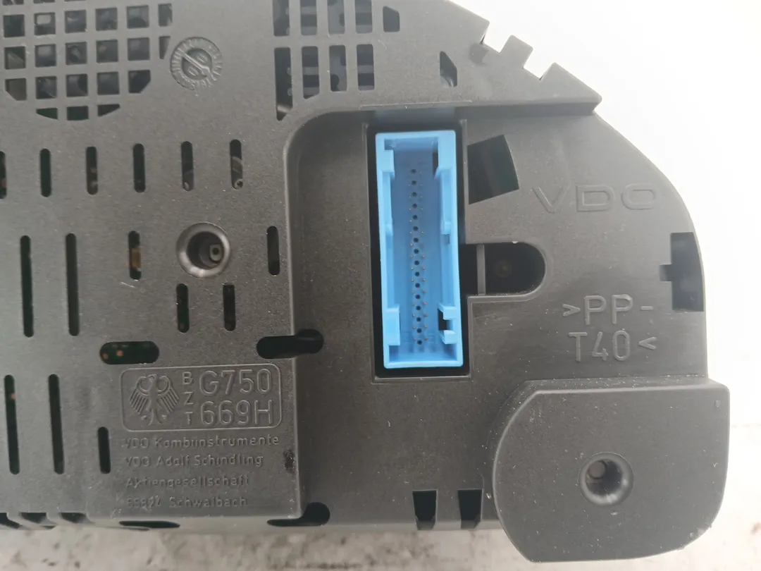 Quadro strumenti contachilometri Quadro strumenti contachilometri