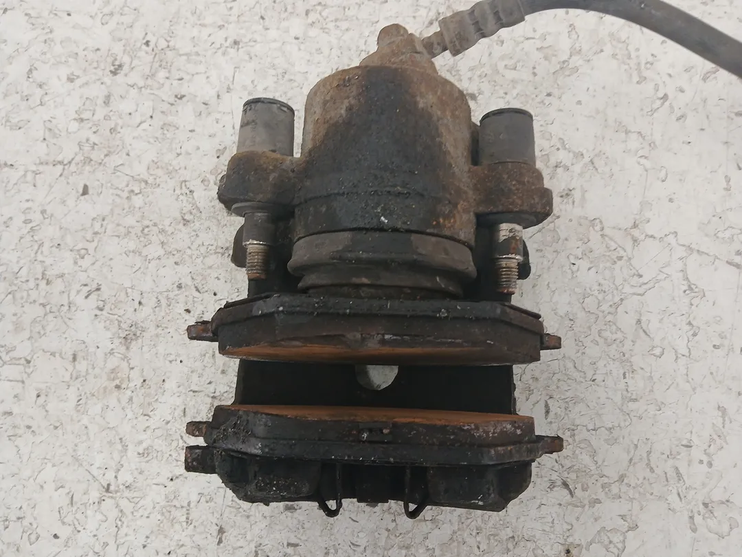 Pinza freno anteriore destro Pinza freno anteriore destro
