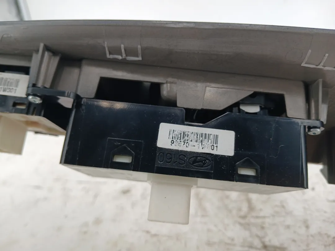 Interruttore alzacristalli porta anteriore sinistro Interruttore alzacristalli porta anteriore sinistro