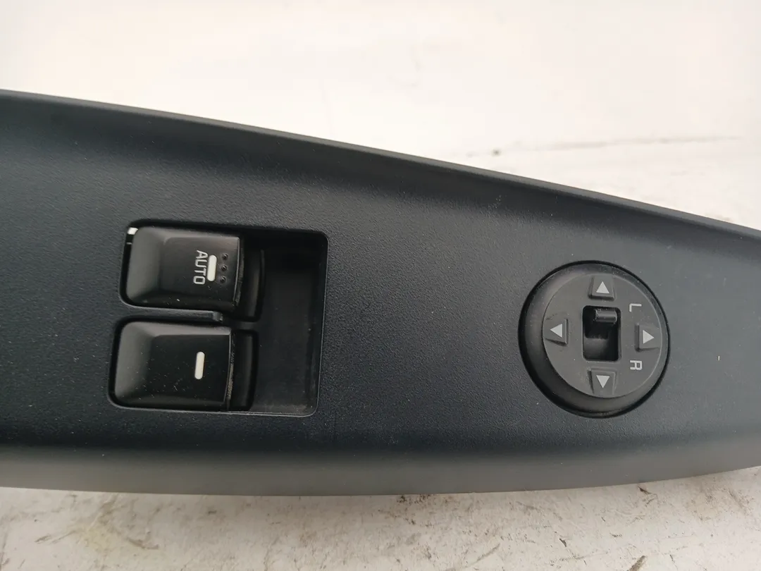 Interruttore alzacristalli porta anteriore sinistro Interruttore alzacristalli porta anteriore sinistro