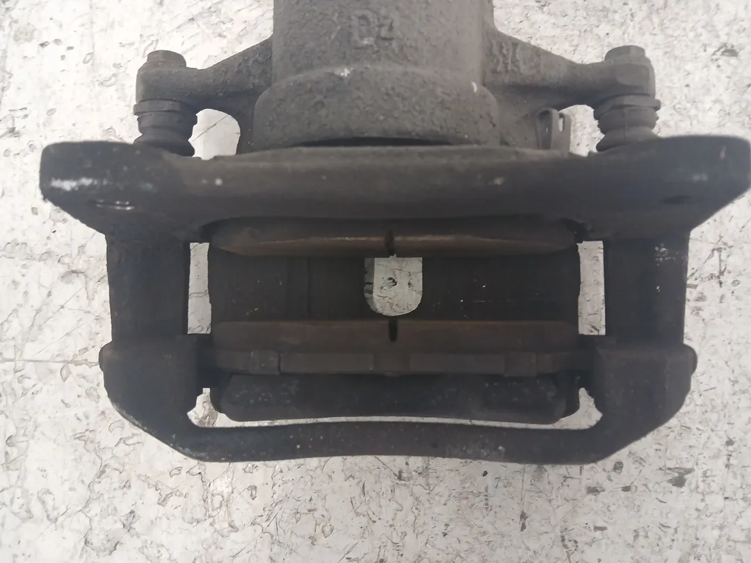 Pinza freno anteriore destro Pinza freno anteriore destro
