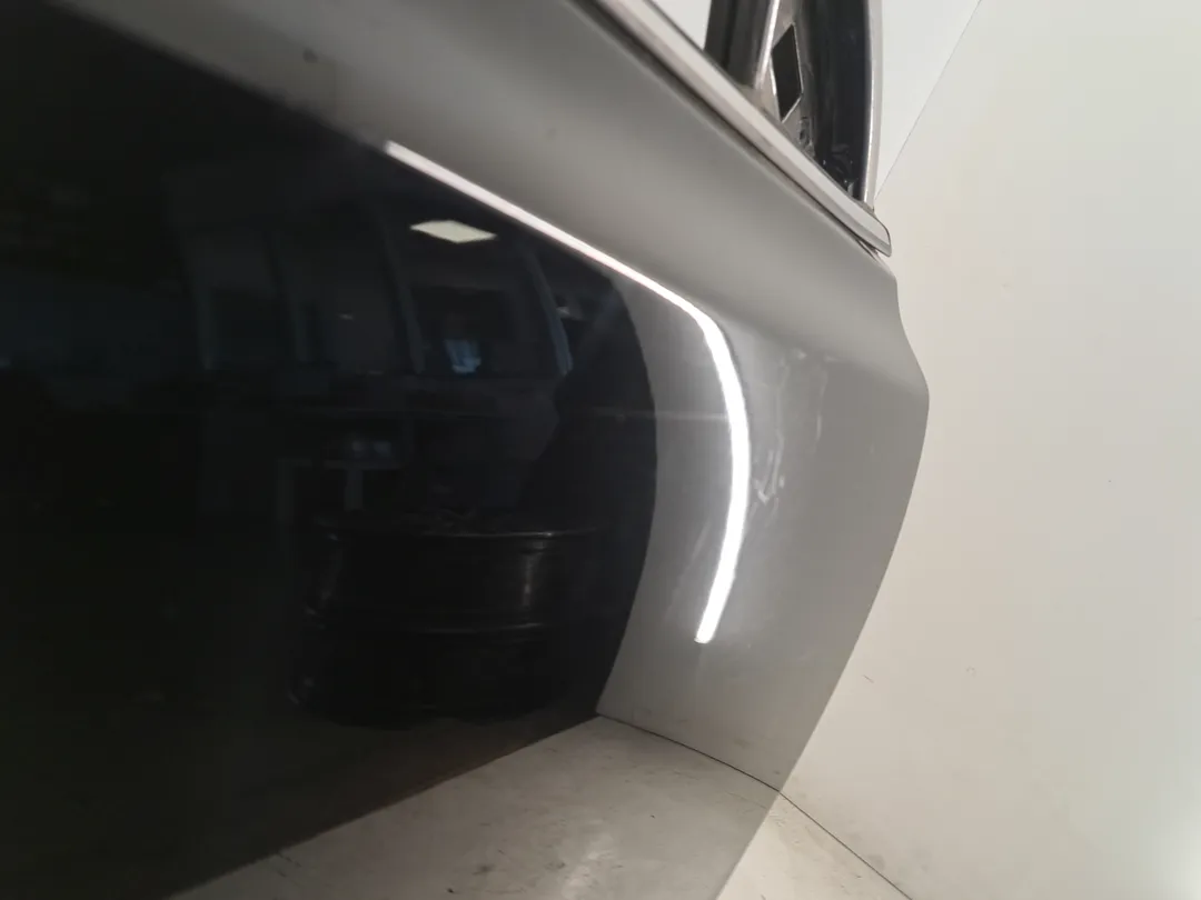 Porta anteriore destro