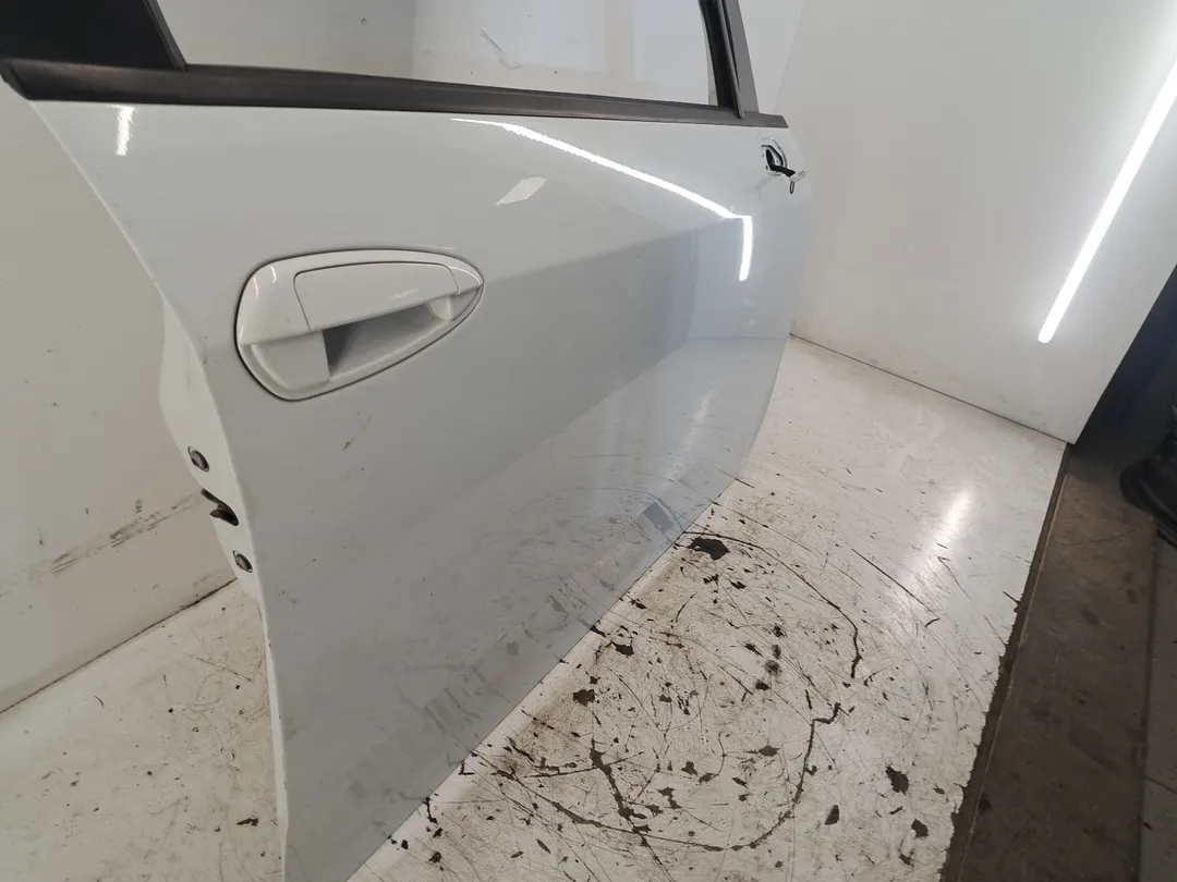 Porta anteriore destro