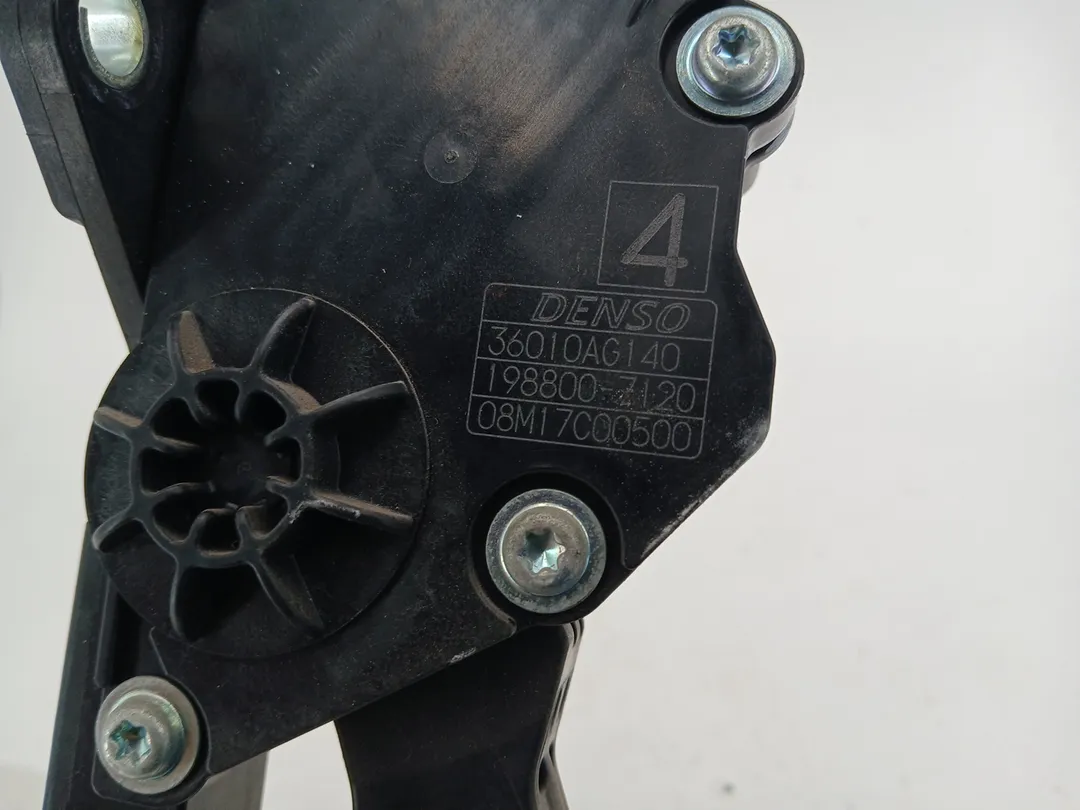 Pedale acceleratore Pedale acceleratore