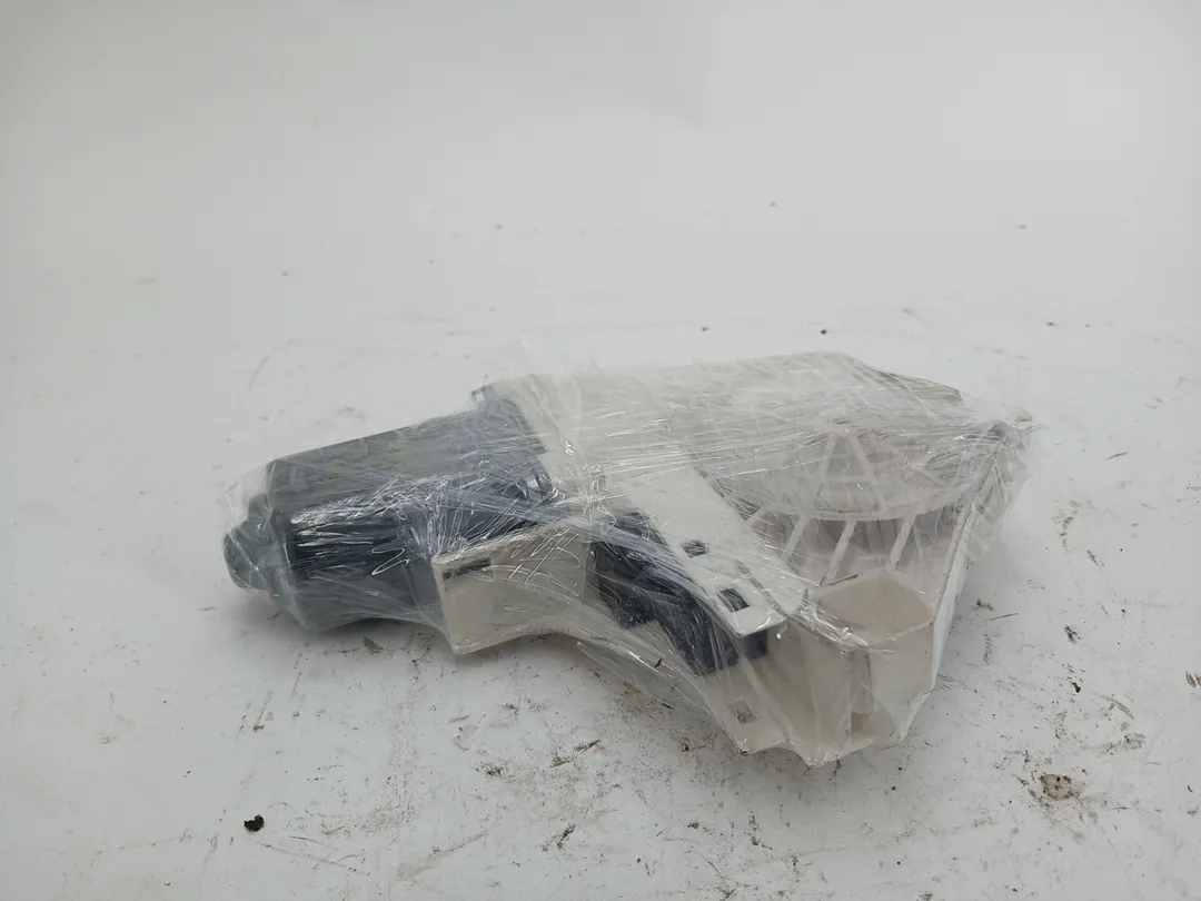 Motorino alzacristallo porta anteriore sinistro Motorino alzacristallo porta anteriore sinistro