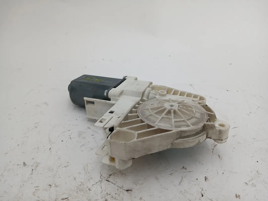 Motorino alzacristallo porta anteriore sinistro Motorino alzacristallo porta anteriore sinistro