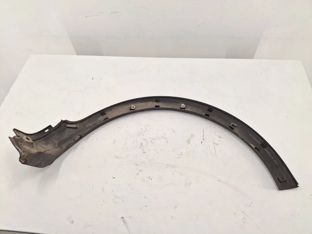 Modanatura arco passaruota posteriore destro Modanatura arco passaruota posteriore destro