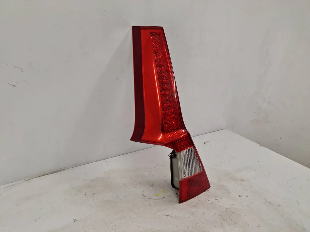 Fanale faro posteriore interno sinistro Fanale faro posteriore interno sinistro