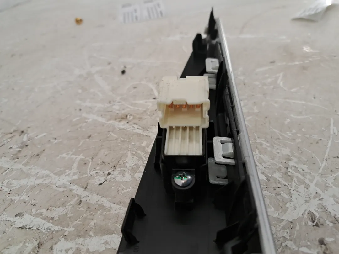 Interruttore alzacristalli porta anteriore Interruttore alzacristalli porta anteriore