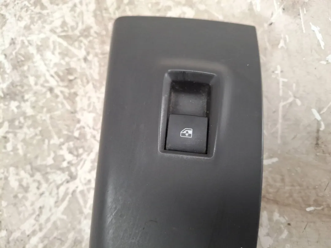 Interruttore alzacristalli porta anteriore Interruttore alzacristalli porta anteriore