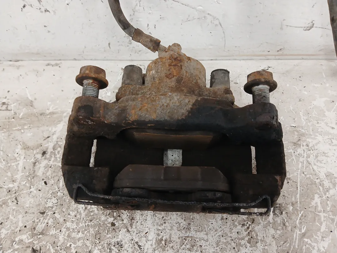 Pinza freno anteriore sinistro Pinza freno anteriore sinistro