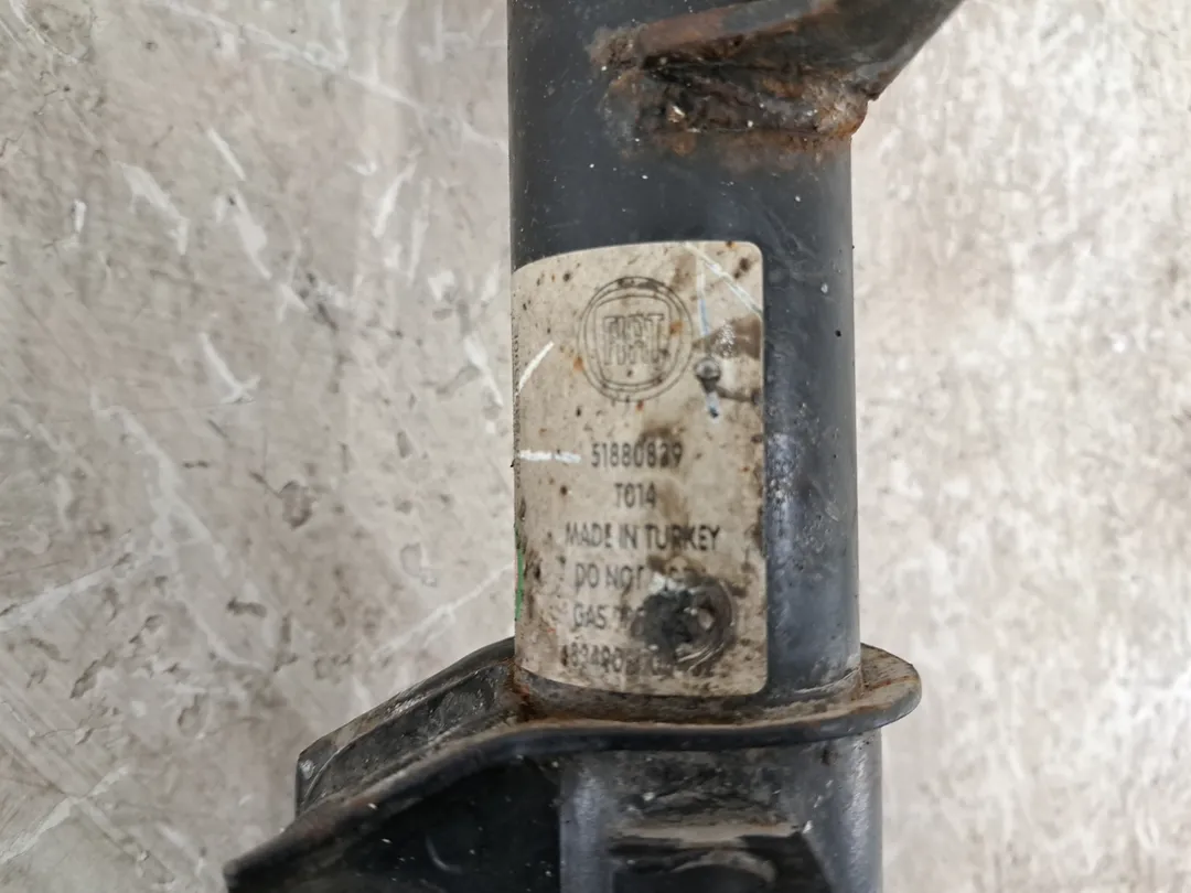 Ammortizzatore anteriore sinistro Ammortizzatore anteriore sinistro