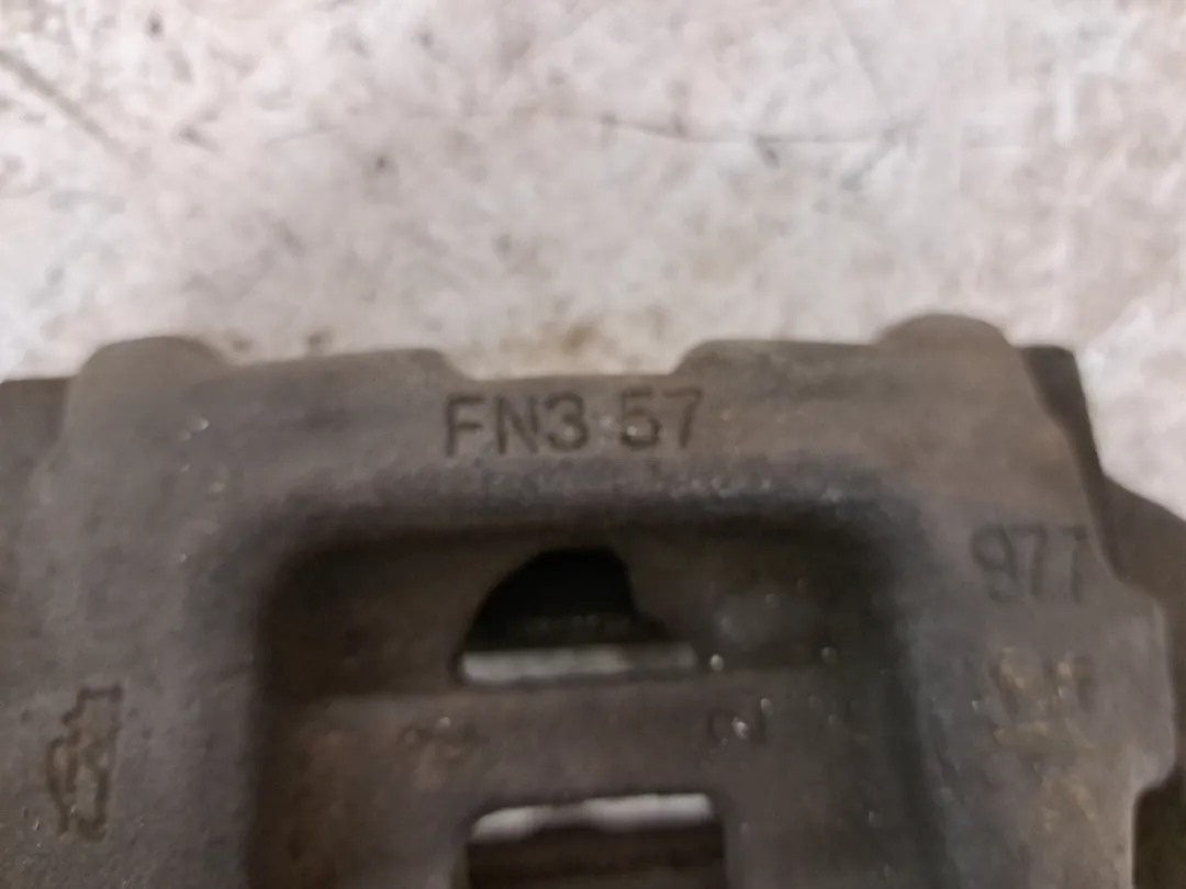 Pinza freno anteriore sinistro Pinza freno anteriore sinistro