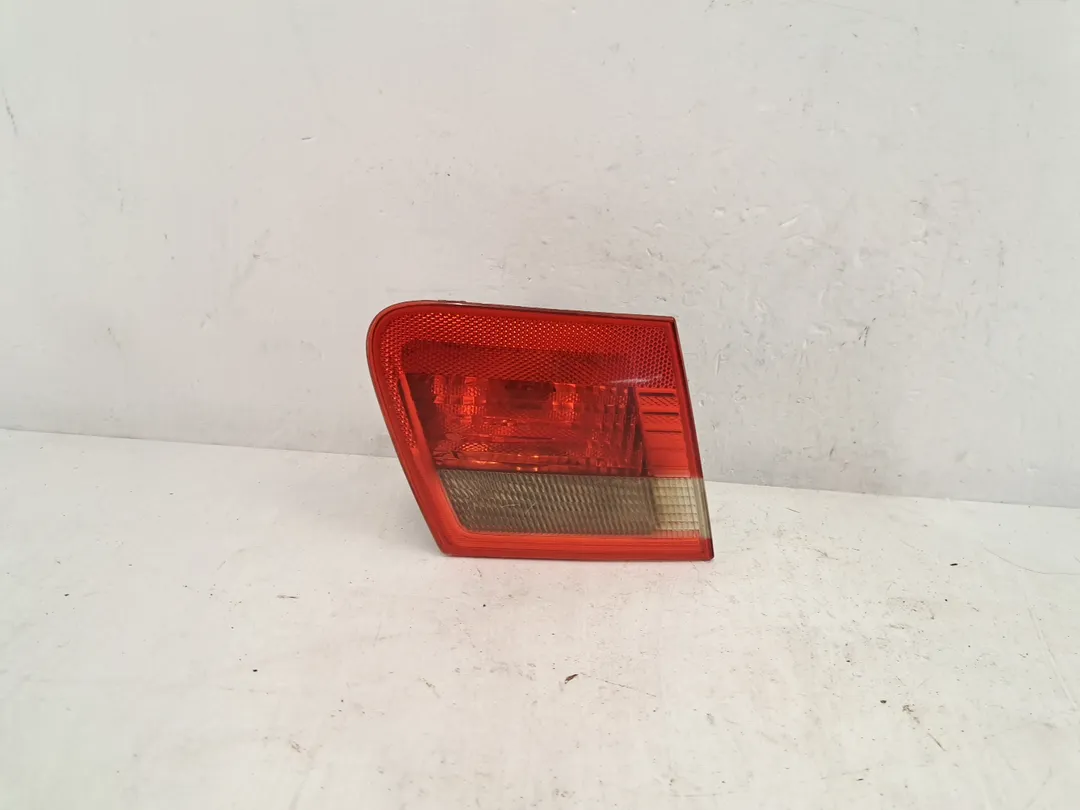 Fanale faro posteriore interno sinistro Fanale faro posteriore interno sinistro