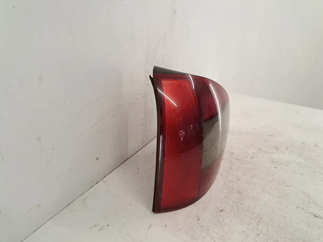 Fanale faro posteriore sinistro