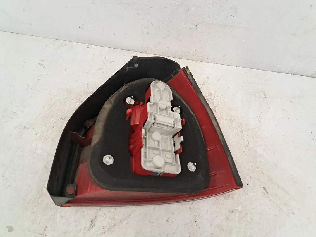 Fanale faro posteriore sinistro