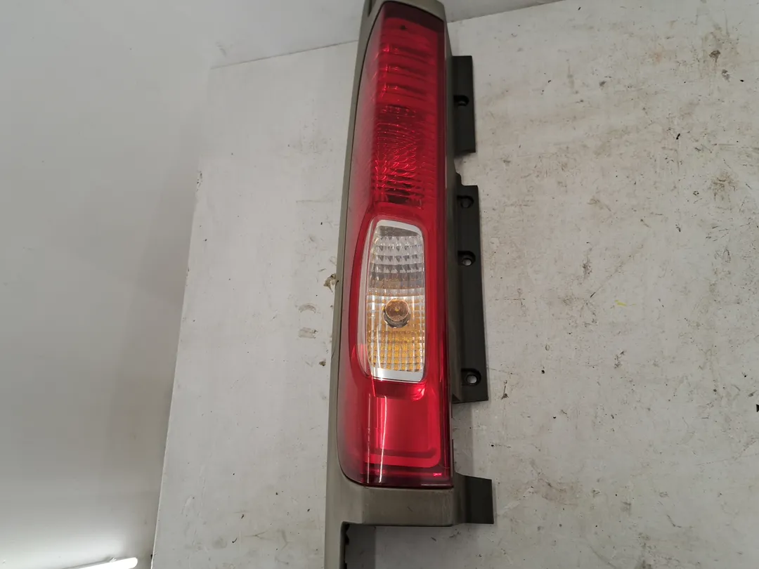 Fanale faro posteriore sinistro