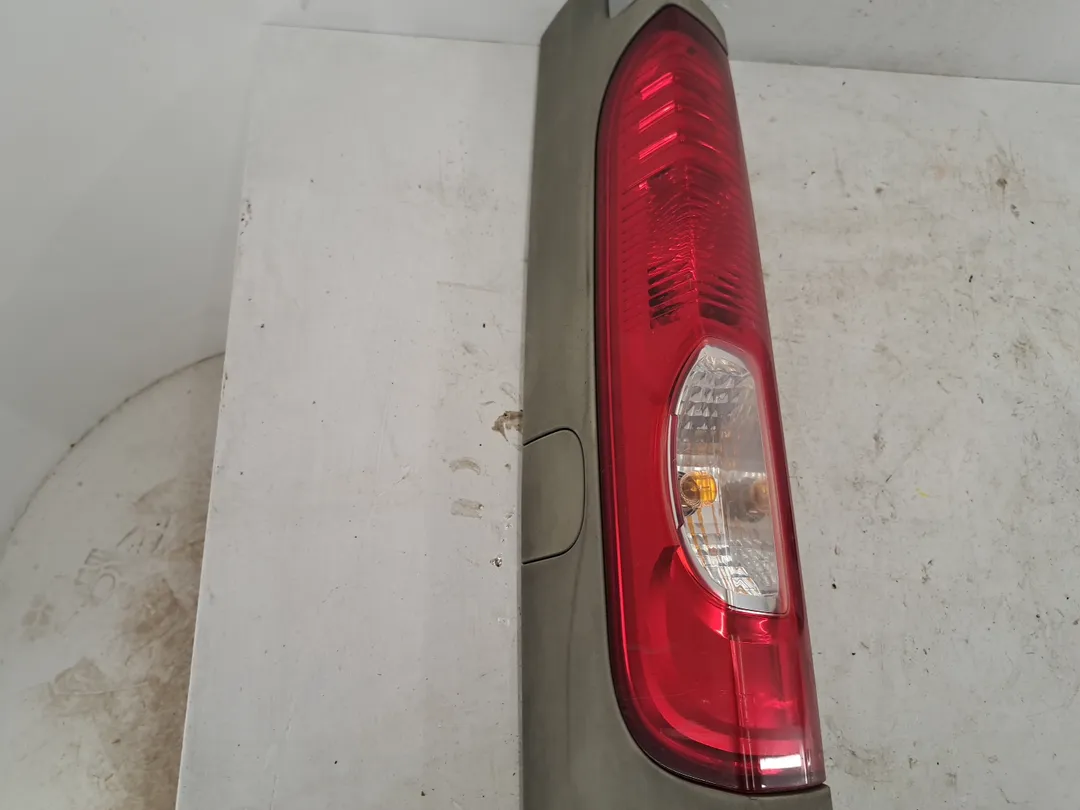 Fanale faro posteriore sinistro