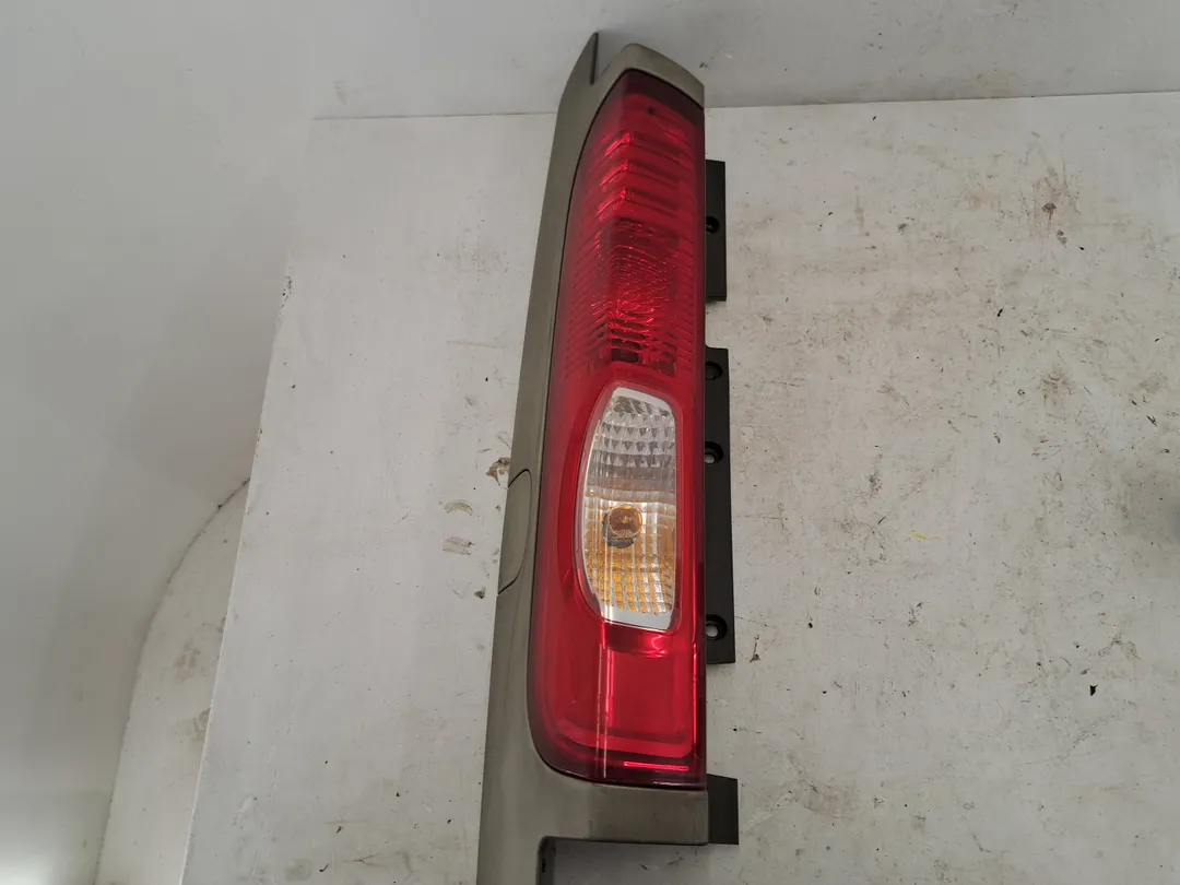 Fanale faro posteriore sinistro