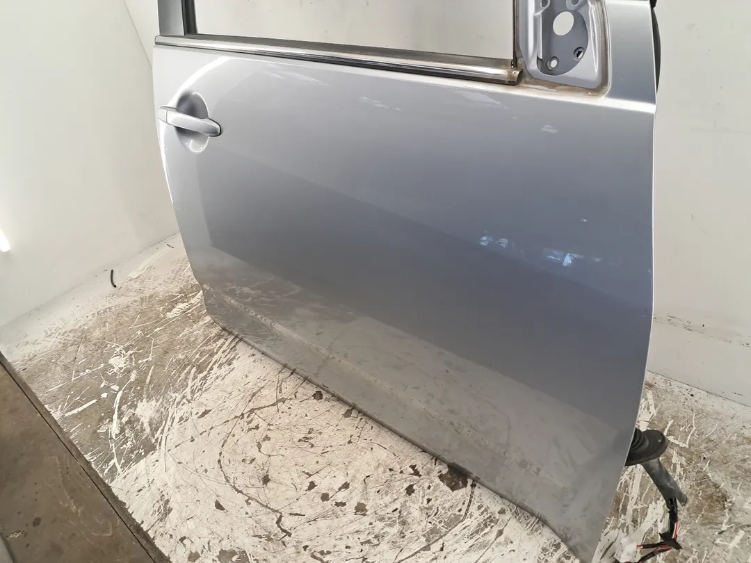 Porta anteriore destro