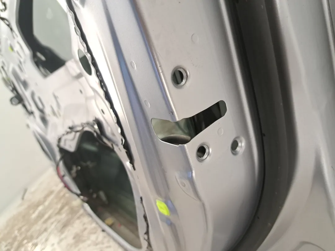 Porta anteriore destro