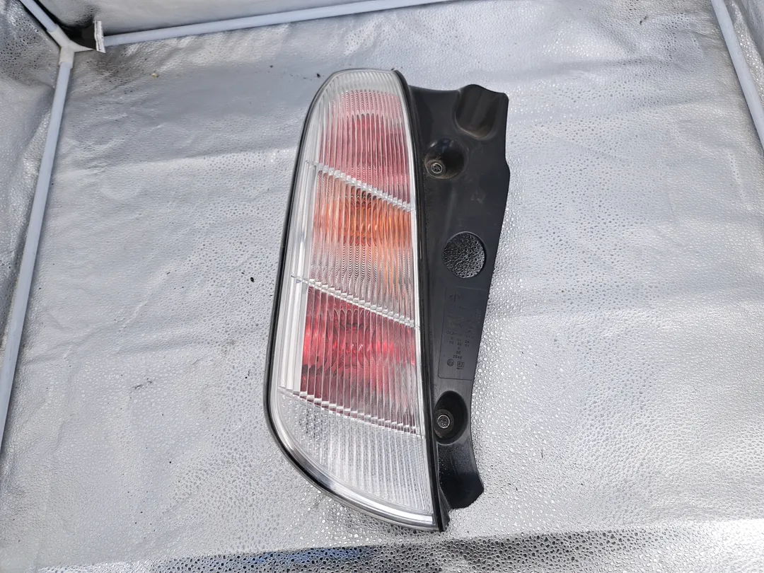 Fanale faro posteriore sinistro Fanale faro posteriore sinistro