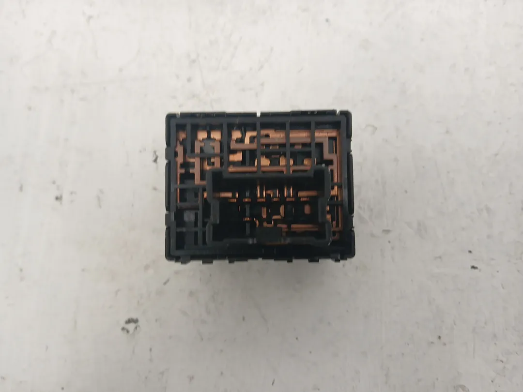 Interruttore regolazione retrovisore esterno Interruttore regolazione retrovisore esterno