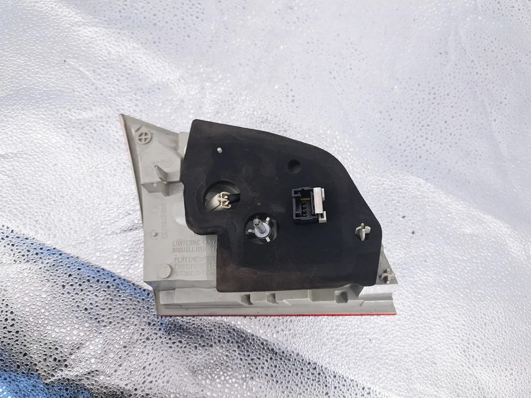 Fanale faro posteriore interno destro Fanale faro posteriore interno destro