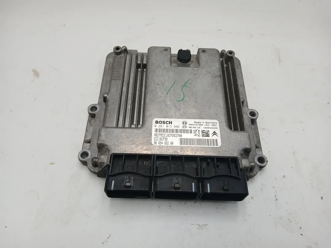 Centralina iniezione motore ECU Centralina iniezione motore ECU