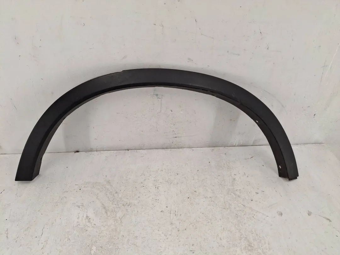 Modanatura arco passaruota posteriore sinistro Modanatura arco passaruota posteriore sinistro