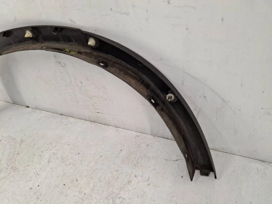 Modanatura arco passaruota posteriore sinistro Modanatura arco passaruota posteriore sinistro