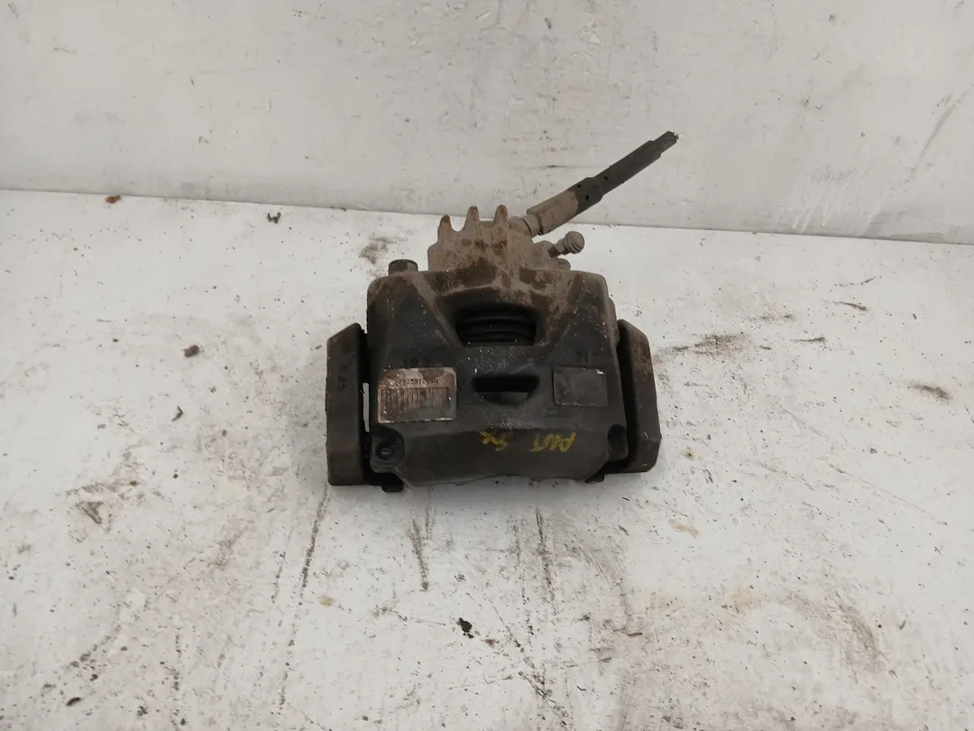 Pinza freno anteriore sinistro Pinza freno anteriore sinistro