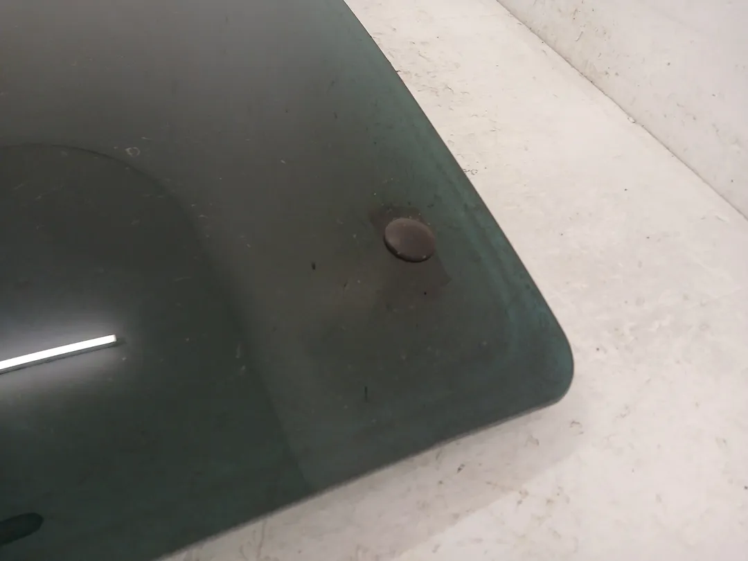 Fisso vetro parafango posteriore sinistro Fisso vetro parafango posteriore sinistro