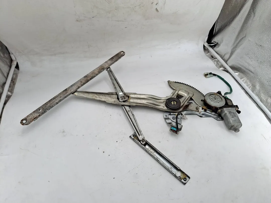 Alzacristallo elettrico porta anteriore con motorino destro Alzacristallo elettrico porta anteriore con motorino destro