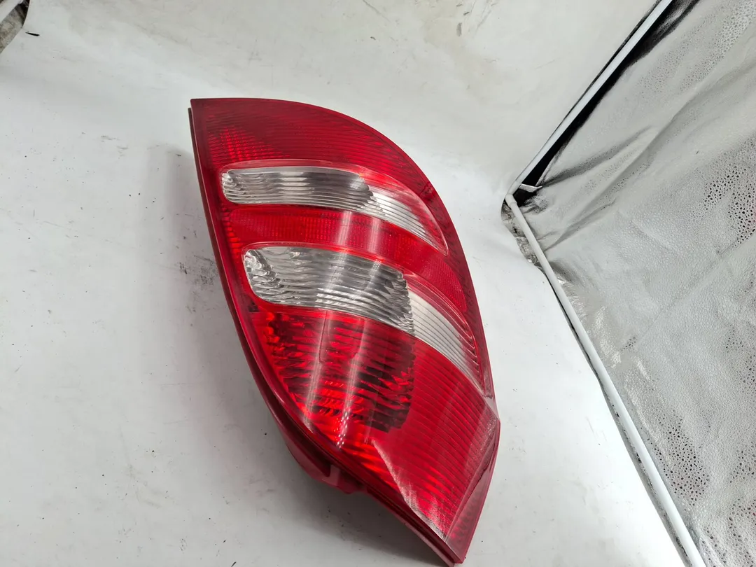 Fanale faro posteriore sinistro