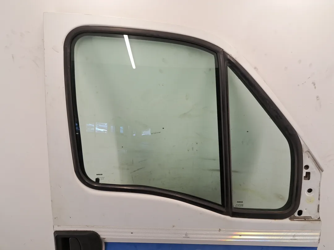 Porta anteriore destro