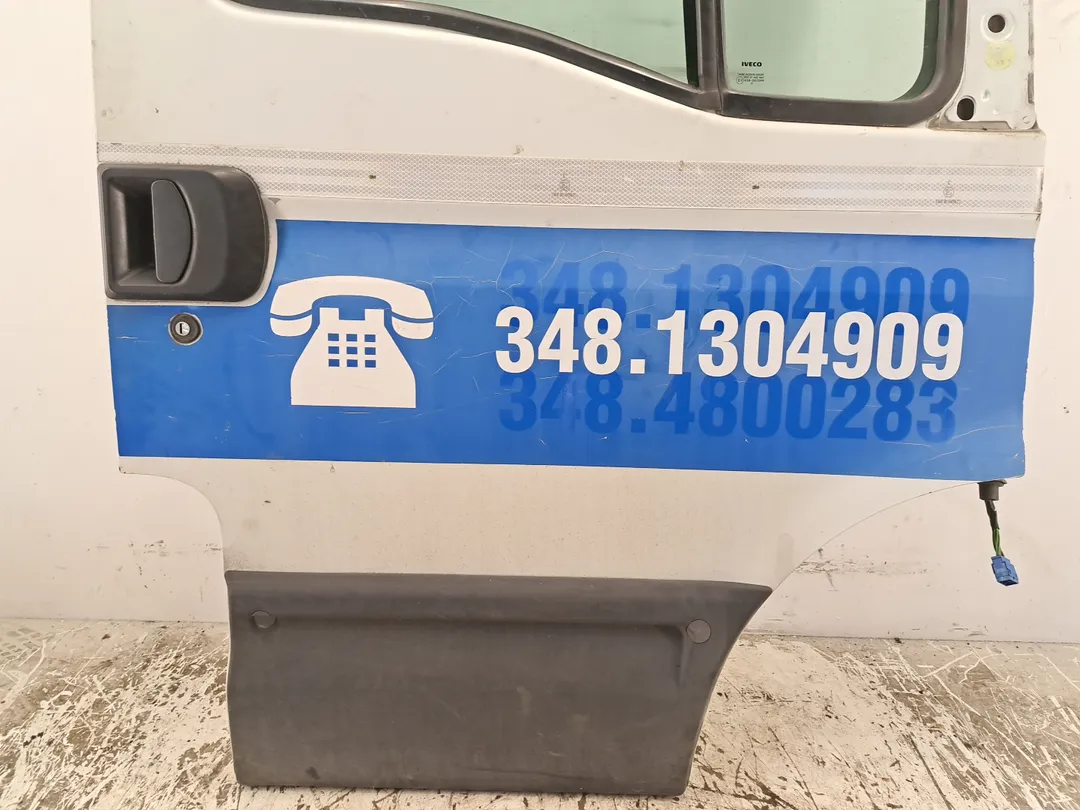 Porta anteriore destro