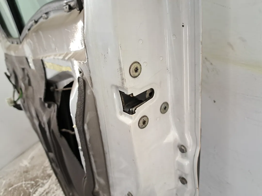 Porta anteriore destro
