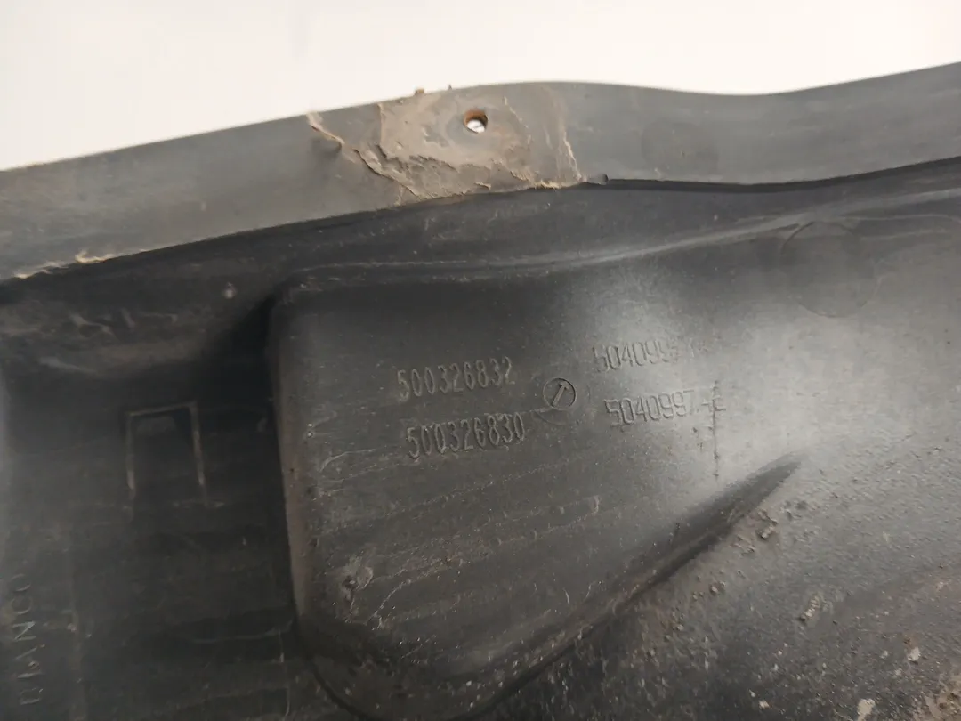 Modanatura arco passaruota posteriore sinistro Modanatura arco passaruota posteriore sinistro