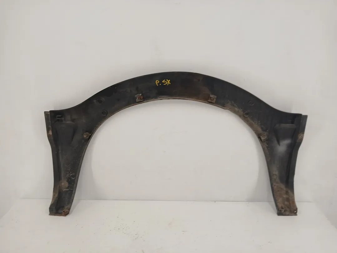 Modanatura arco passaruota posteriore sinistro Modanatura arco passaruota posteriore sinistro