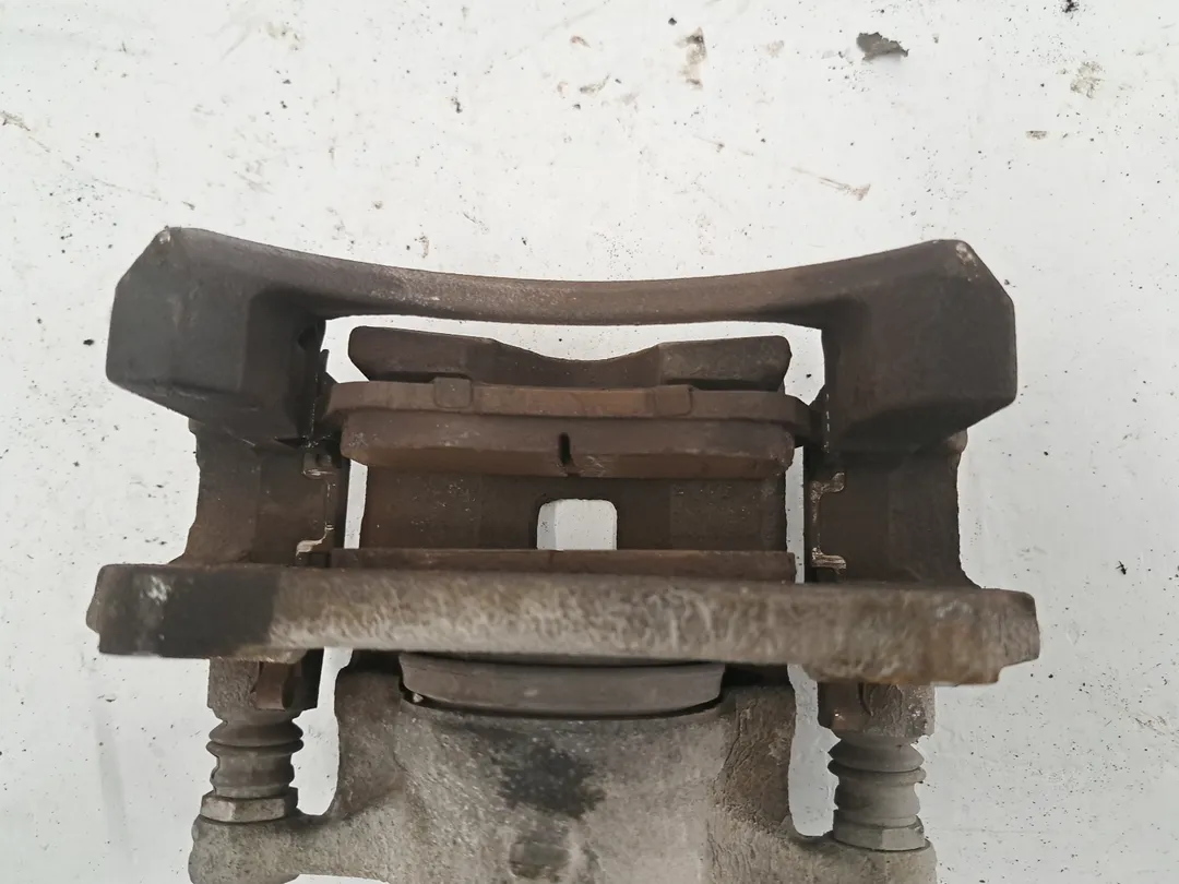 Pinza freno anteriore destro Pinza freno anteriore destro
