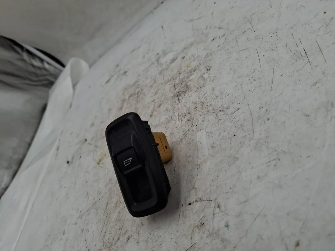 Interruttore alzacristalli porta anteriore Interruttore alzacristalli porta anteriore