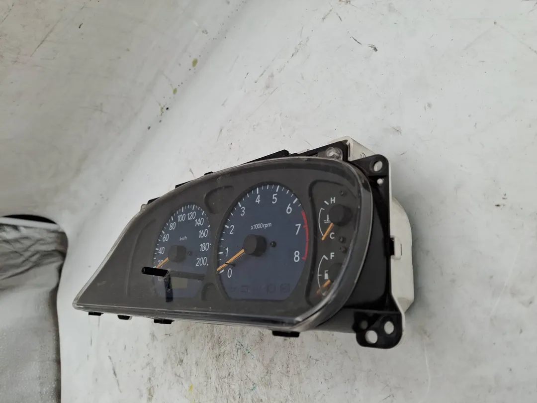 Quadro strumenti contachilometri Quadro strumenti contachilometri
