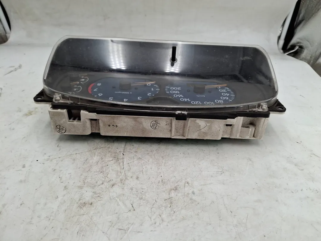 Quadro strumenti contachilometri Quadro strumenti contachilometri