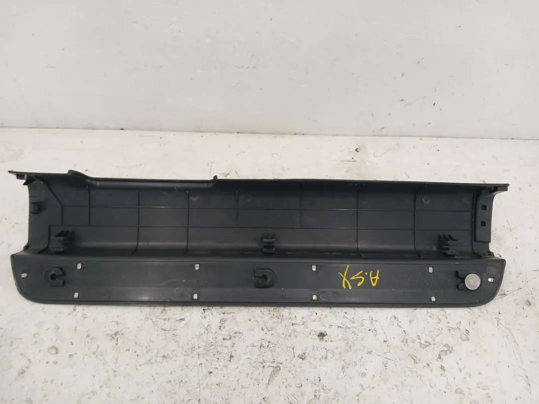 Modanatura battitacco ingresso anteriore abitacolo sinistro
